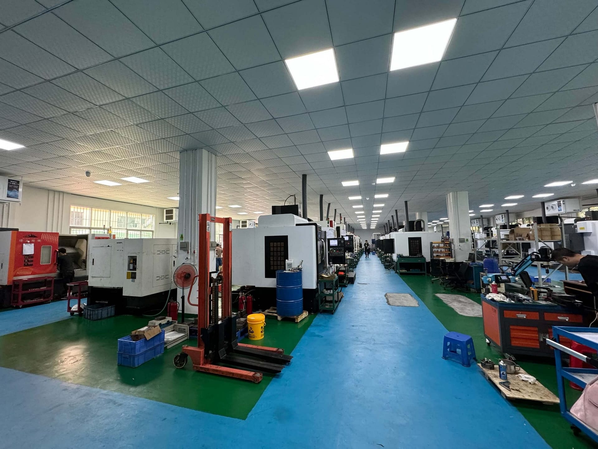 China CNC Machining Factory Workshop